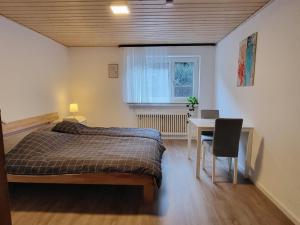 privates Zimmer in Unterkunft mit Glatttal Blick in Wasserschloss Nähe