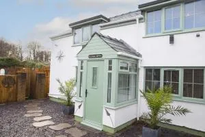 Botanic Mews - Marshside