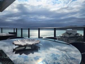 MAJESTOSO DUPLEX COM JACUZZI DE FRENTE PARA O MAR, 3 SUÍTES, Apt 404