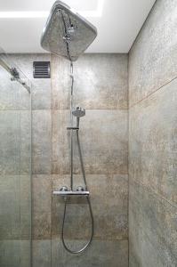 Riverfront 1BD Old Town Apartment by Hostlovers