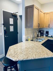 Family friendly 2BR2BA condo - Views & Location!!