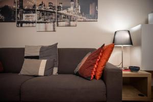 Stylish Navigli Apartment - Walk to Darsena & Duomo