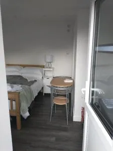 Cosy Garden Studio Room Minimum two night booking - 波茨莱德