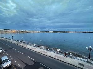 Seafront 3 Bedroom Apartment in Birzebbugia - Ubytování bez kategorie ve městě Birzebbuga