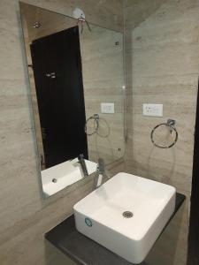 SANANDREAS HOTEL Yogiroomsonline