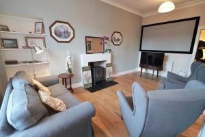 Spacious 2 bed apt next to Royal Mile & Waverley