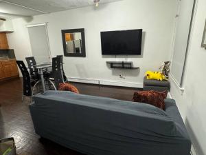 NYC Gateway: Cozy Home with Easy Access