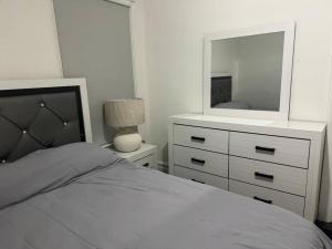 NYC Gateway: Cozy Home with Easy Access