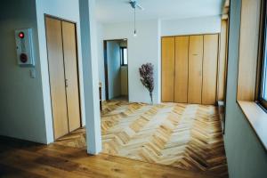 石打丸山スキー場から徒歩30秒フルリノベの一棟貸切お宿