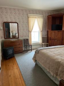 Deluxe Family Suite room in Antique Mansion B & B