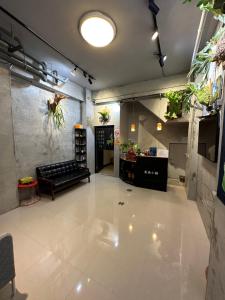 Ngôi Nhà 5 Phòng Ngủ (Five-Bedroom House)