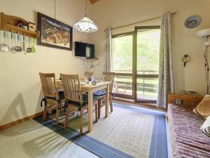 Charmant Appartement avec Mezzanine, Balcon et Garage Privé - Proche des Pistes - FR-1-344-1064