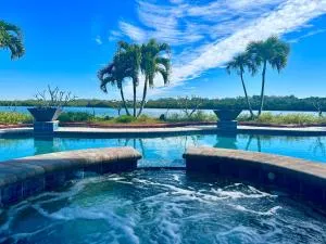 Guest suite - Waterfront -Pool & Hot tub- Walk to Beach - Seminole