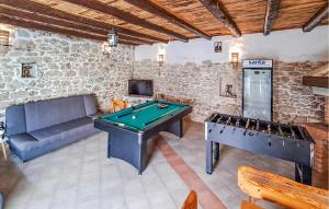 Awesome Home In Donje Rastane