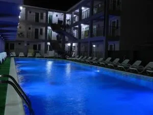 VILA APROAPE DE MARE/ LA CASTEL - Tuzla