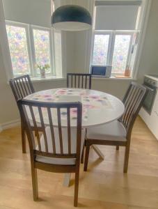 Enjoy Reykjavík Yellow Door Apartment