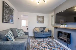 Walk to City Centre Townhouse, Garden and Parking by StayByNumbers
