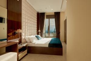 Shine Crystal, first line with a stunning view