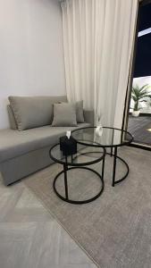 استوديو أنيق مع سطح خاص بحي الملقا