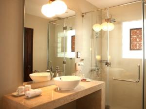 Vinh Hung Riverside Resort & Spa