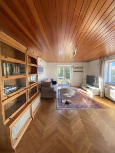 Großzügige Ferienwohnung mit Terrasse und Garten