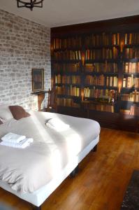 Spacieux - LITERIE HAUT DE GAMME - Billard - Fléchette -TV 65" - Netflix - Amazon Prime- LIT KING SIZE - 4 chambres - Jeux enfants - Terrasse - Barbecue - Géré par Presta-ZenServices- Chez Aline