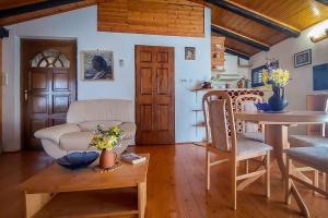 Romantic Studio for two with a pool 