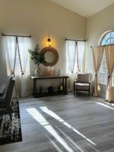 Fragrant Finnish Sauna & Cozy Pool with French 3br