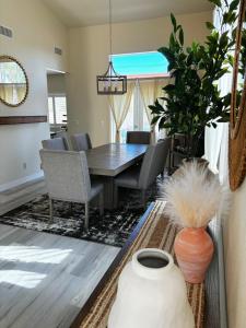 Fragrant Finnish Sauna & Cozy Pool with French 3br