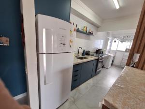 Apto em Bertioga , pé na areia