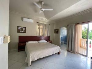 Luxury Villa Classic style, 7 minutes from the beach in Sosua