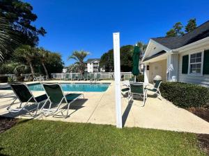 NEW! Overlooking Golf Course Spacious 2B2B Condo