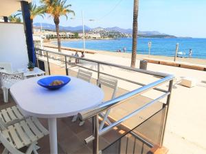 Apartamento de 3 dormitorios frente al mar en Llançà, cerca de playas y actividades - ES-170-43