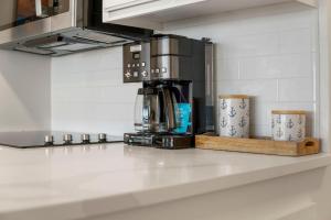 Sunbird Resort! Direct Beachfront Condo! Free Beach Chairs! by Dolce Vita Getaways PCB