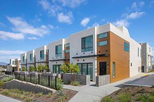 Luxury NEW Residence with Private Rooftop, Downtown in minutes