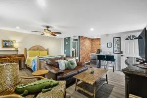 Mile to Beach! Tiki Master Suite - 奥欣赛德