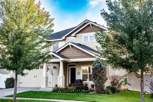 Family Fun! Gorgeous North Idaho Home w/Tesla Charge : Prairie Inn - Mount Spokane