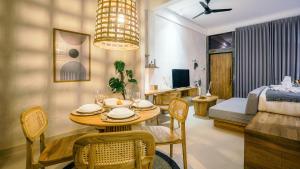 Alaya Homes D - Chic Japandi Loft Suite in Seminyak