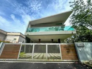 Seri Kembangan Equine Villa with Pool by Iconique - 普崇