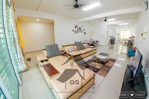 CosyStay - Hijayu Sendayan, Seremban - Family, Spacious with Free Parking, WiFi