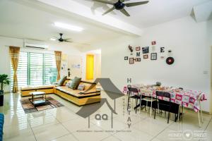 CosyStay - Hijayu Sendayan, Seremban - Family, Spacious with Free Parking, WiFi