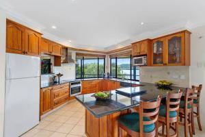 Waterfront, Deep Water Pontoon, views to Straddie