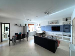 Modern Spacious 2BD Penthouse with 2 Terraces - Close to Luqa Airport