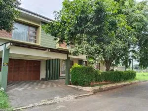 Twin Guest House Grand Wisata - Ceger