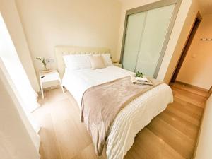 Apartamento con piscina y vistas a la montaña