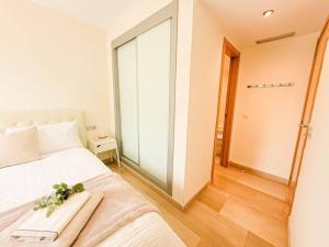 Apartamento con piscina y vistas a la montaña