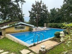 Jacuzzi Hut Staycation