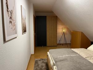 FeWo 2 an der historischen Bahnlinie