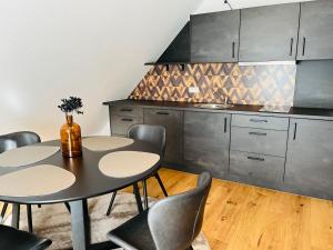 FeWo 2 an der historischen Bahnlinie