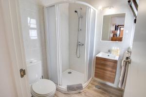 Welcoming Oasis 500m Beach AC Wi-Fi Pool Balcony